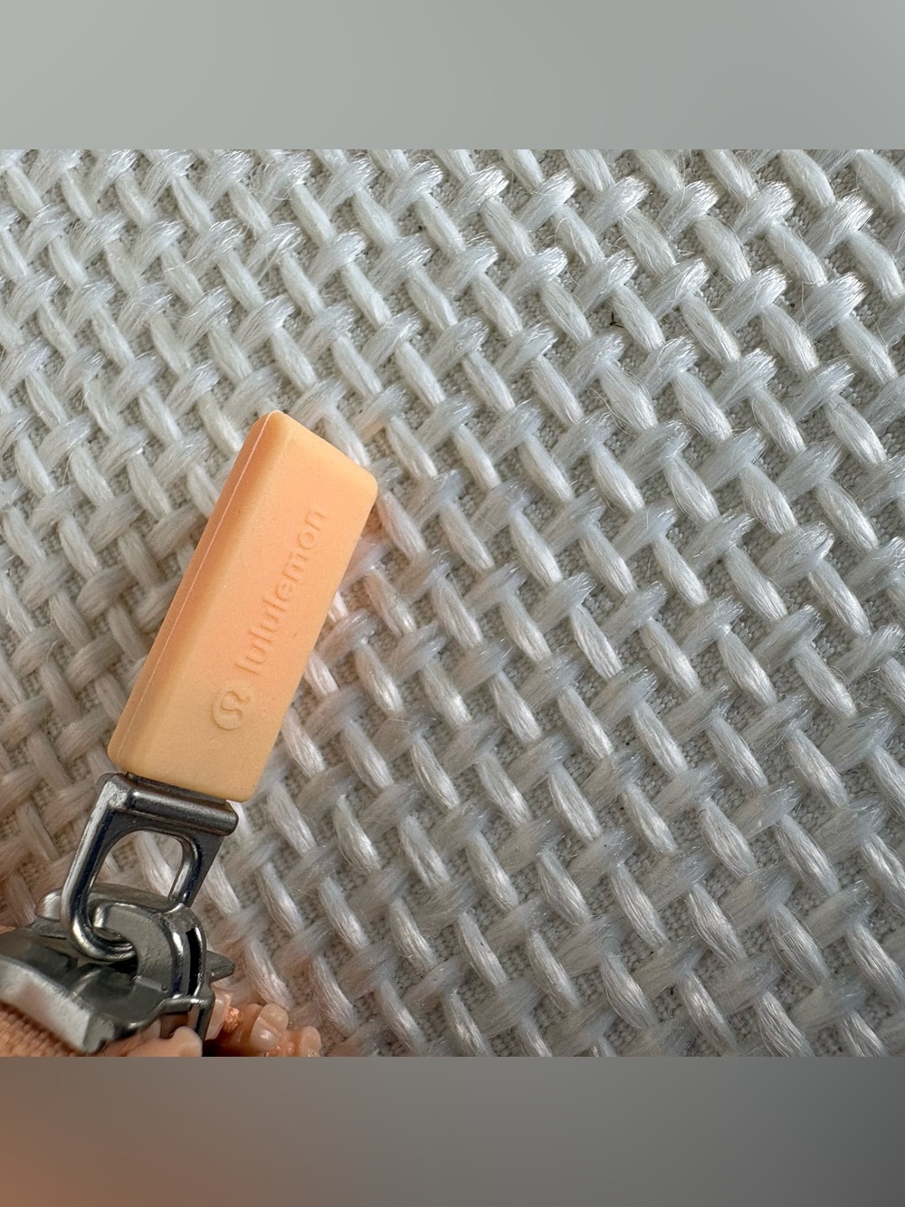 Lululemon Clippable Card Pouch Peach White NWT - Picture 5 of 6